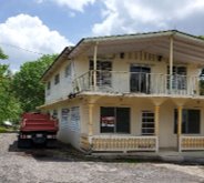 Casa cemento bajos y madera altos dos plantas​ (Casa de madera aparte) ​
