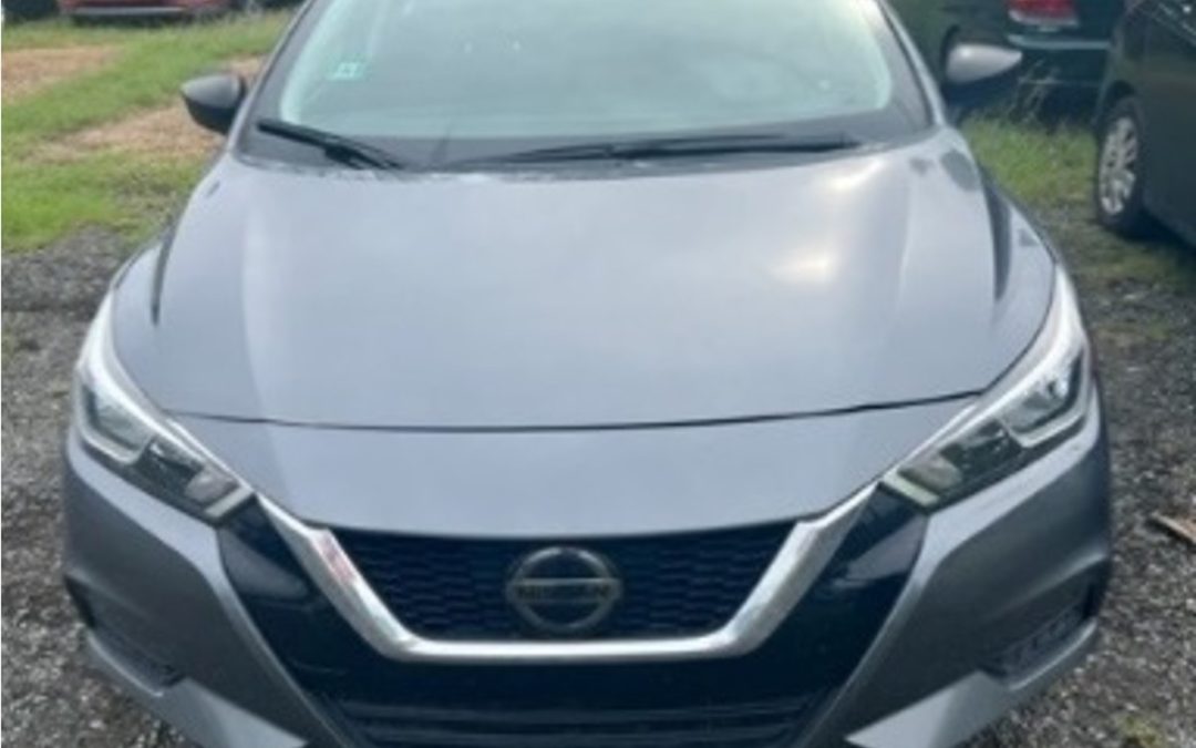 Nissan Versa Gris